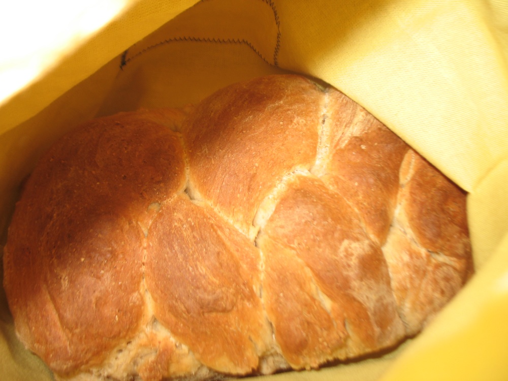 http://montessorimuddle.org/wp-content/uploads/2011/06/bread-braided-loaf-0260.jpg